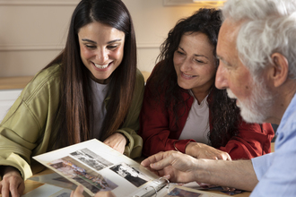Есть ли разница между суждением и обсуждением и что такое общение по-новому?