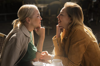 Есть ли разница между суждением и обсуждением и что такое общение по-новому?