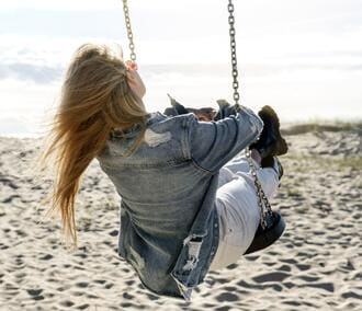 Юмор и ирония. Почему первое исцеляет, а второе уродует?