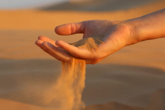 Чем заменяются амбиции при переходе от ума к сердцу?